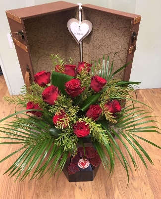 Luxury Dozen Red Roses