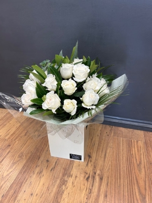 Kisses white Rose Handtied