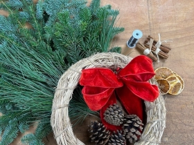 DIY festive fresh Door Wreath Kit