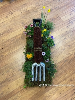 Garden fork tribute